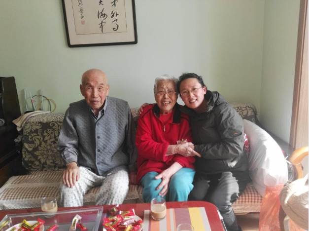 公司開展節(jié)前送溫暖活動(圖1) 公司開展節(jié)前送溫暖活動(圖1)